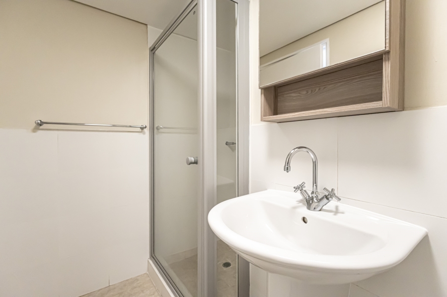 To Let 2 Bedroom Property for Rent in Sea Point Western Cape